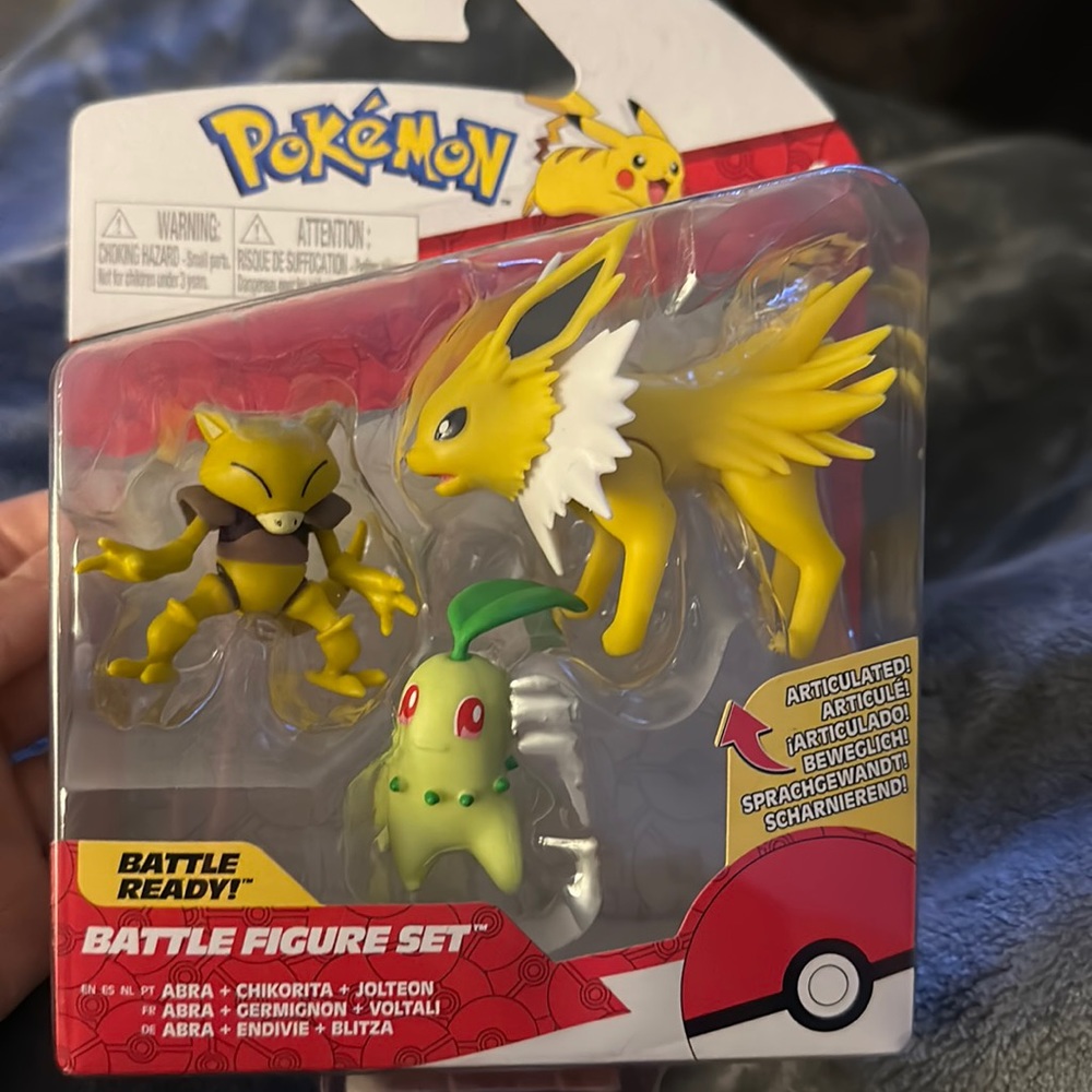 Pokémon Battle Figures Abra,Chikorita, and Jolteon NIP
